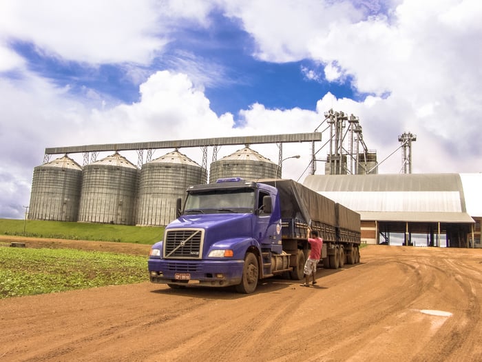 truck_at_a_grain_site